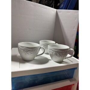 Coventry Vineyard Coffee‎ Mugs White with Embossed Grapes Set of 3